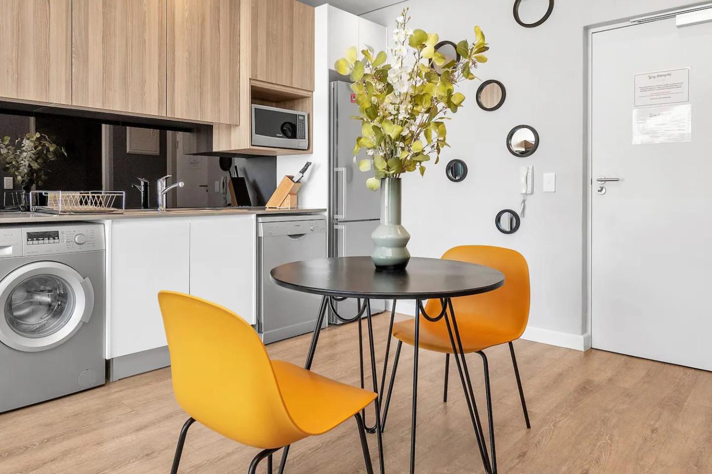 Luxury Apartment *